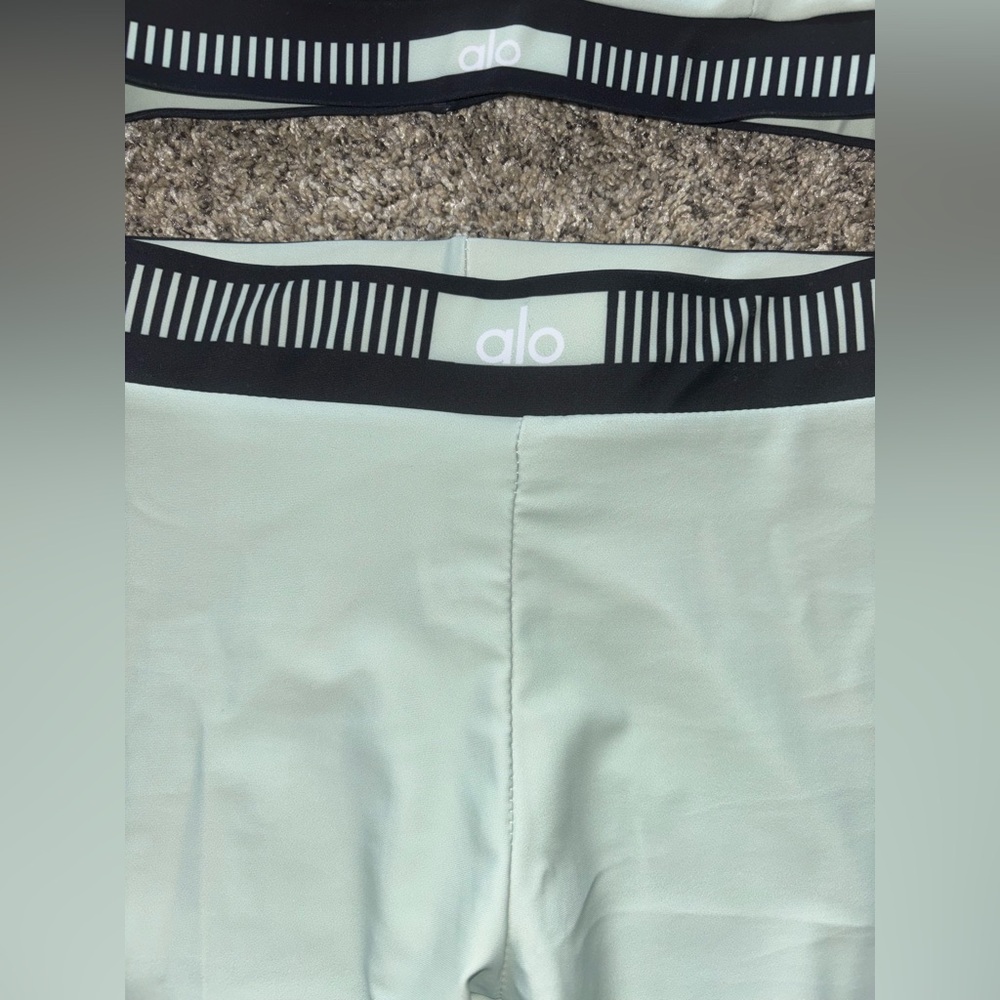 ALO Yoga Light lime green Leggings and Bra Set - Picture 4 of 5